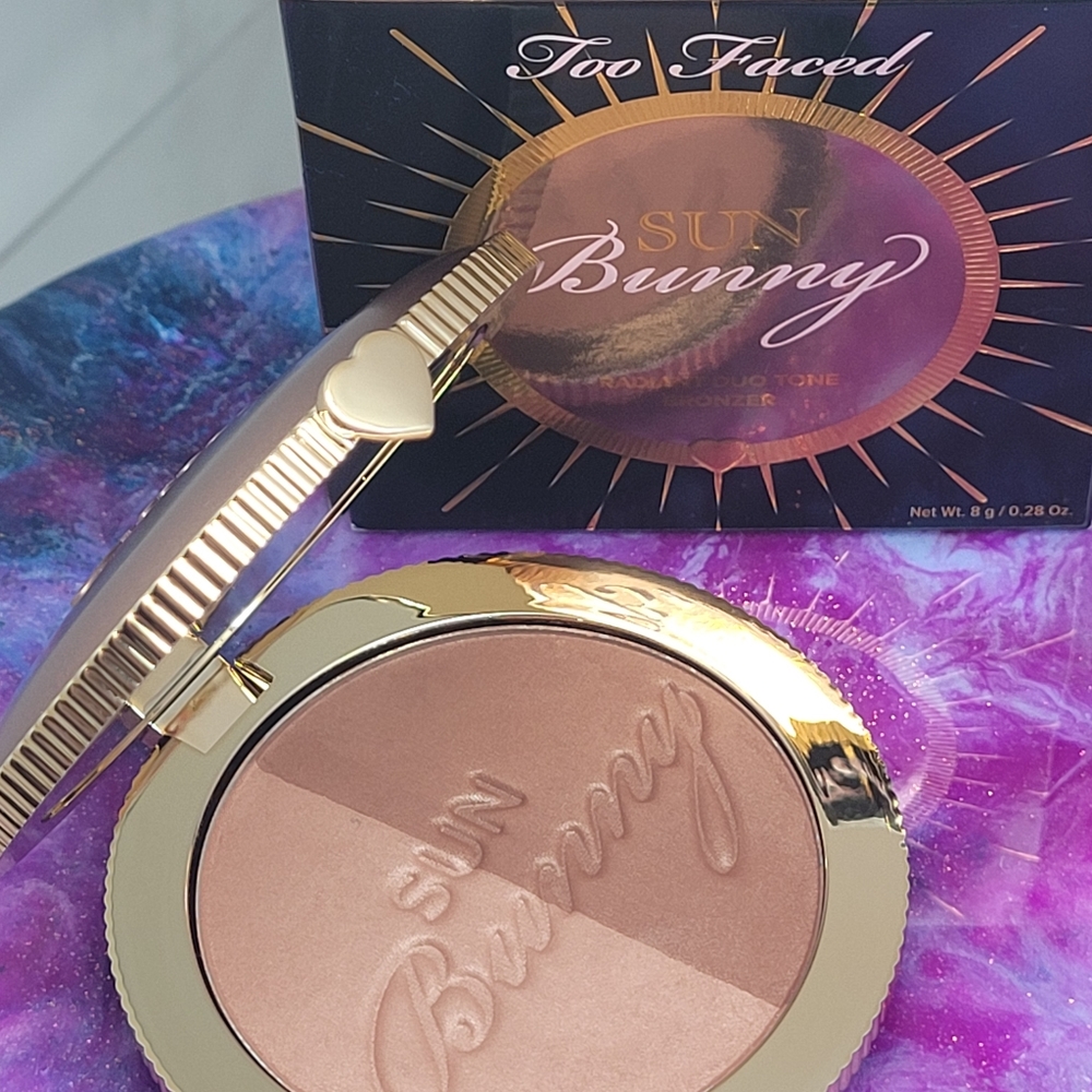 Too Faced Sun Bunny California Glow Radiant Sun Glow Bronzer!
